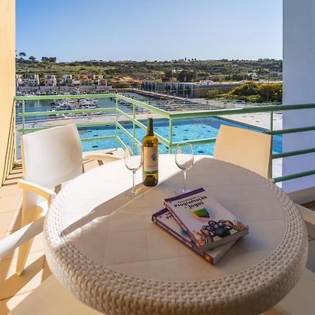 Marina Breeze Apartment With Pool - 900M From The Beach Albufeira Dış mekan fotoğraf