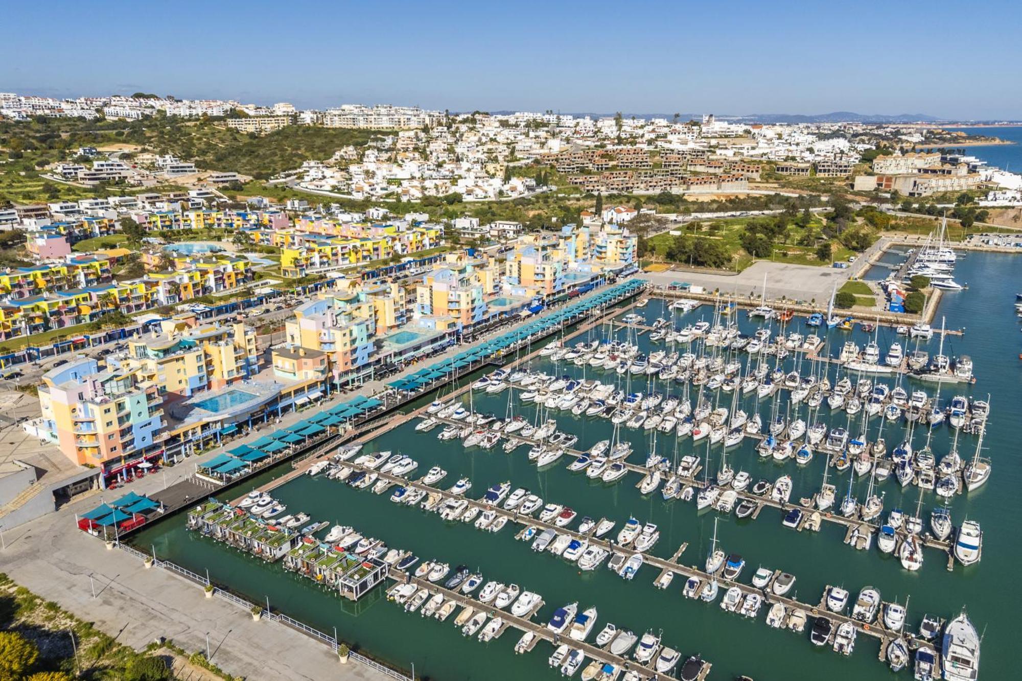 Marina Breeze Apartment With Pool - 900M From The Beach Albufeira Dış mekan fotoğraf