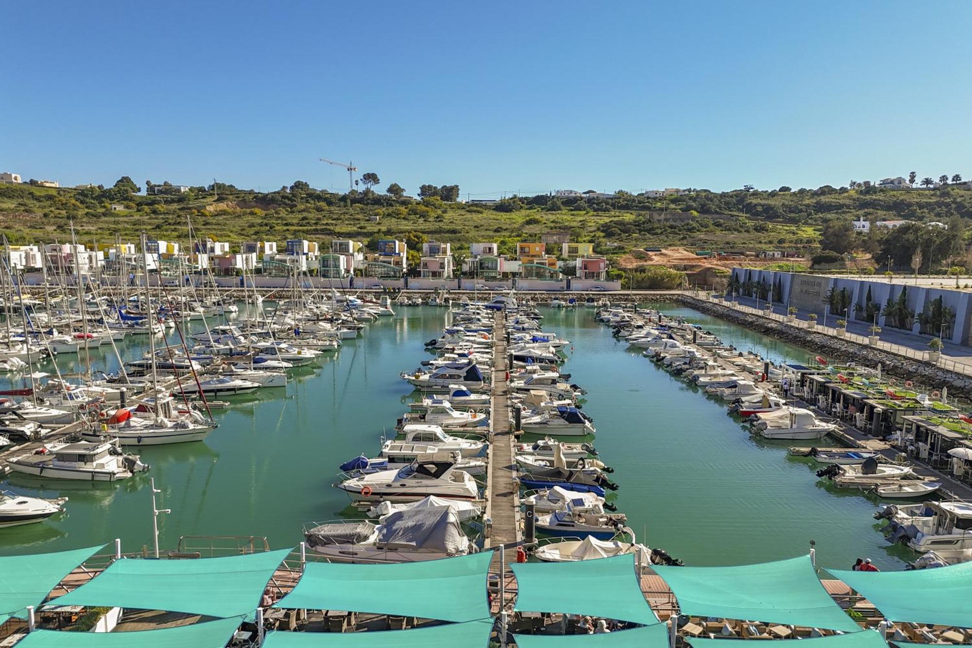 Marina Breeze Apartment With Pool - 900M From The Beach Albufeira Dış mekan fotoğraf