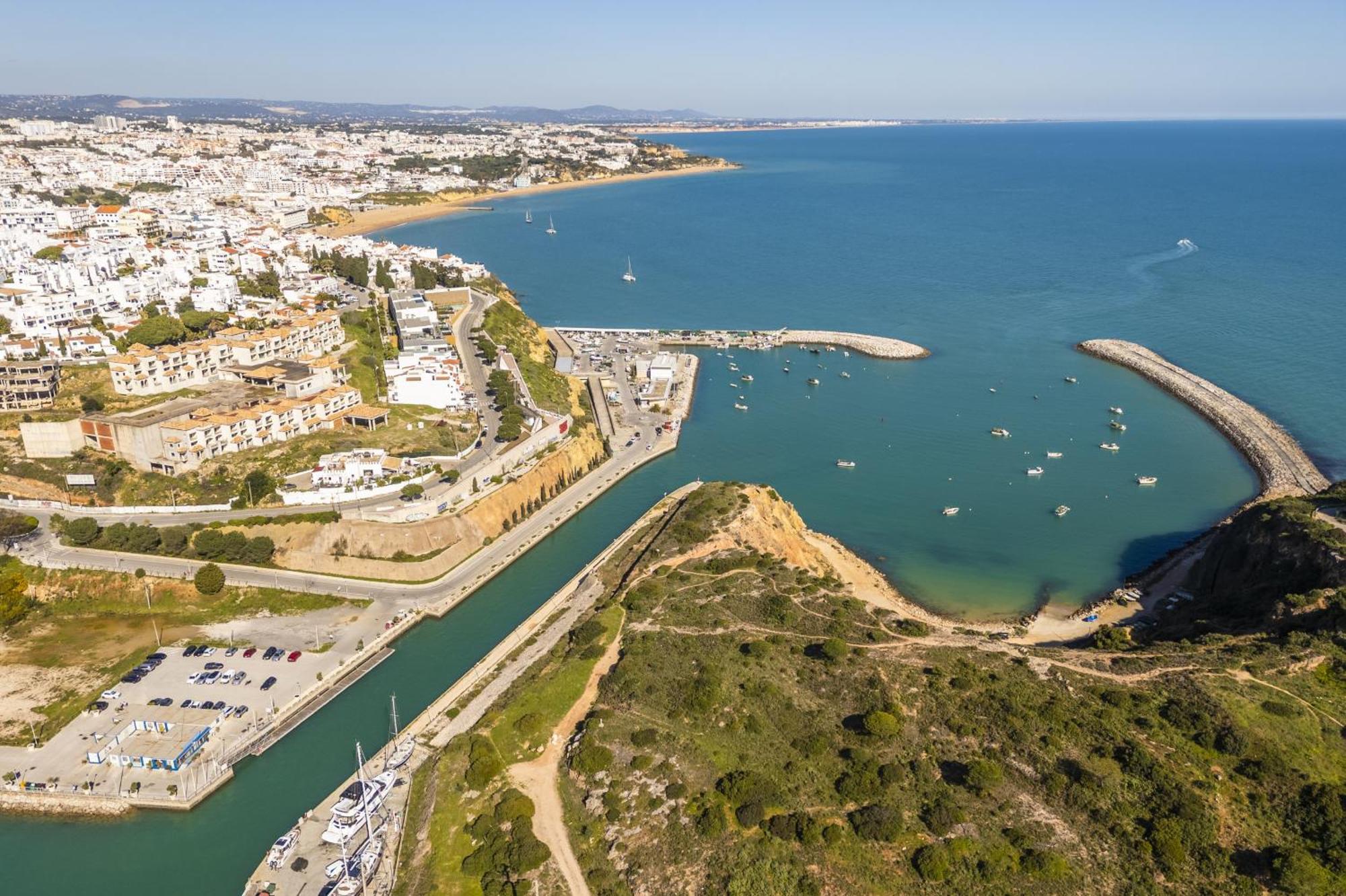 Marina Breeze Apartment With Pool - 900M From The Beach Albufeira Dış mekan fotoğraf
