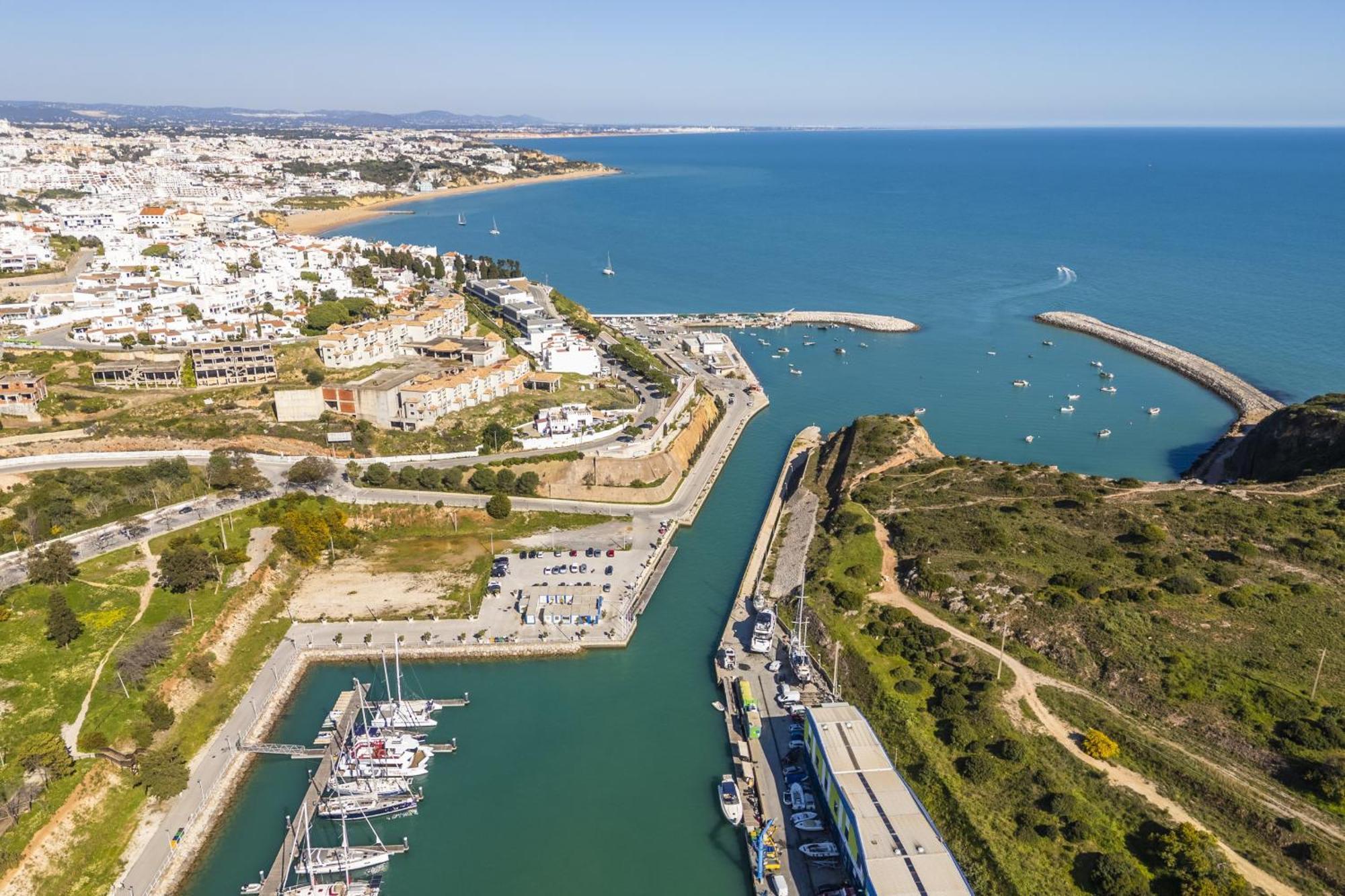 Marina Breeze Apartment With Pool - 900M From The Beach Albufeira Dış mekan fotoğraf