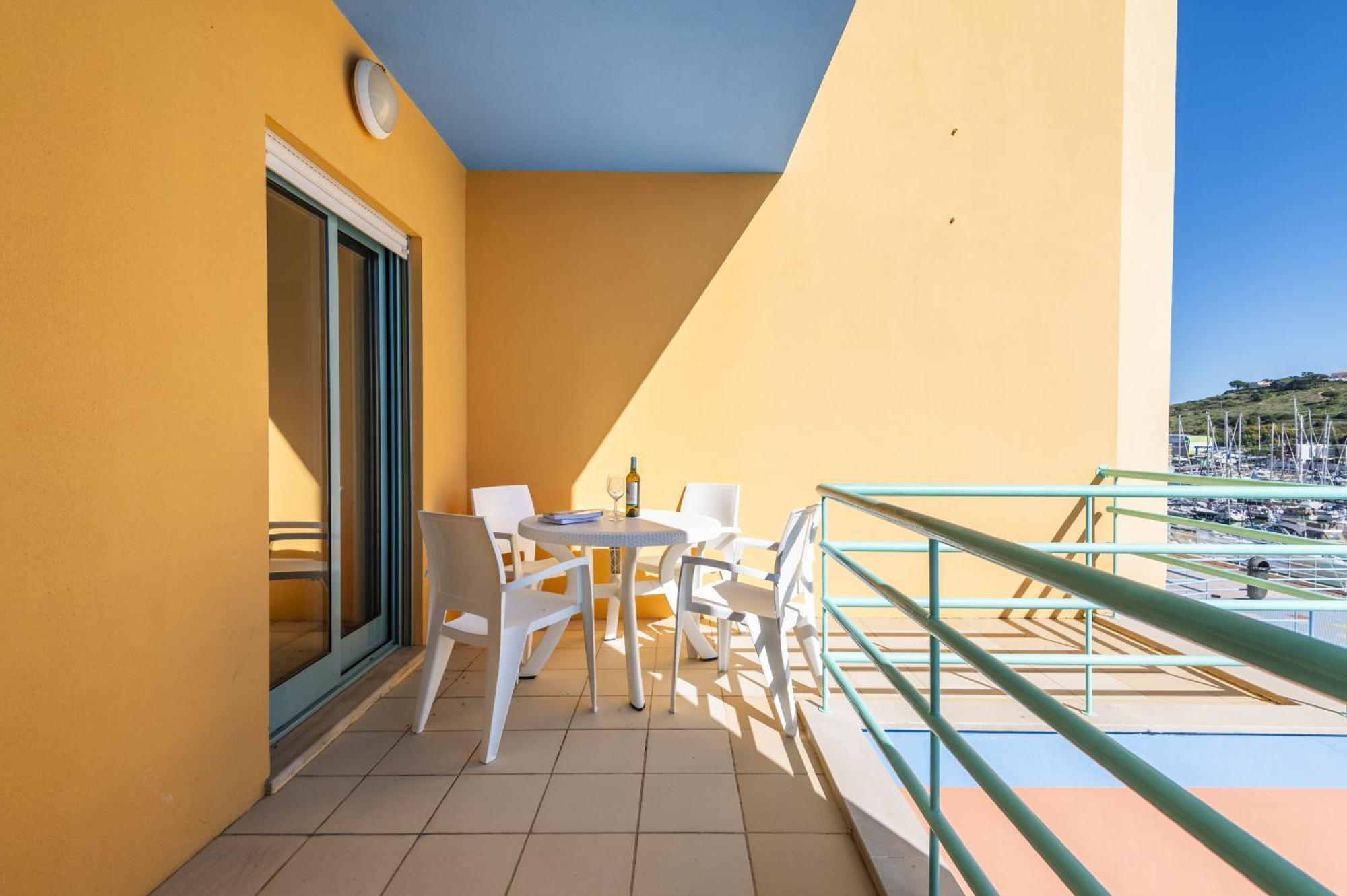 Marina Breeze Apartment With Pool - 900M From The Beach Albufeira Dış mekan fotoğraf