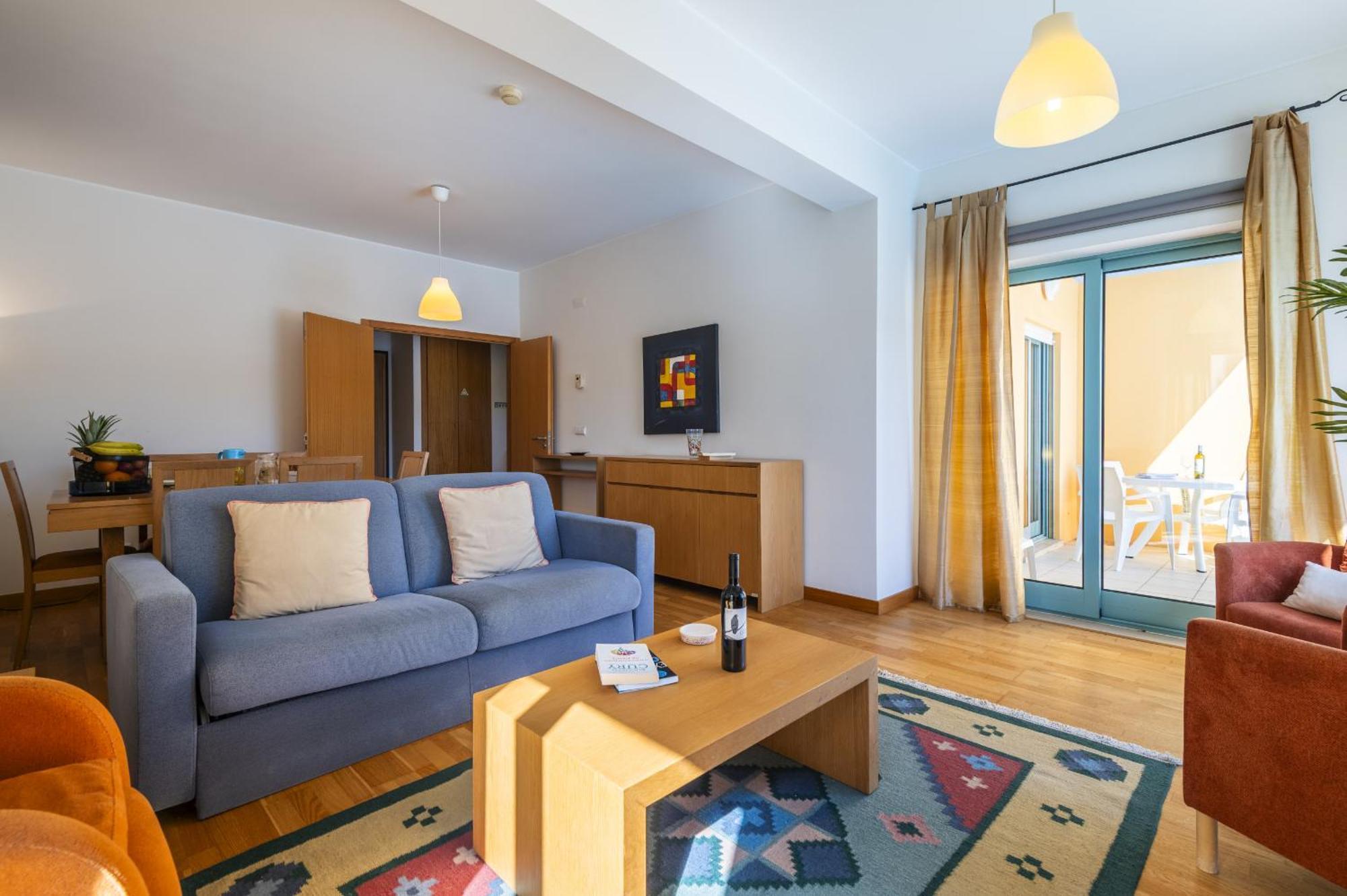 Marina Breeze Apartment With Pool - 900M From The Beach Albufeira Dış mekan fotoğraf