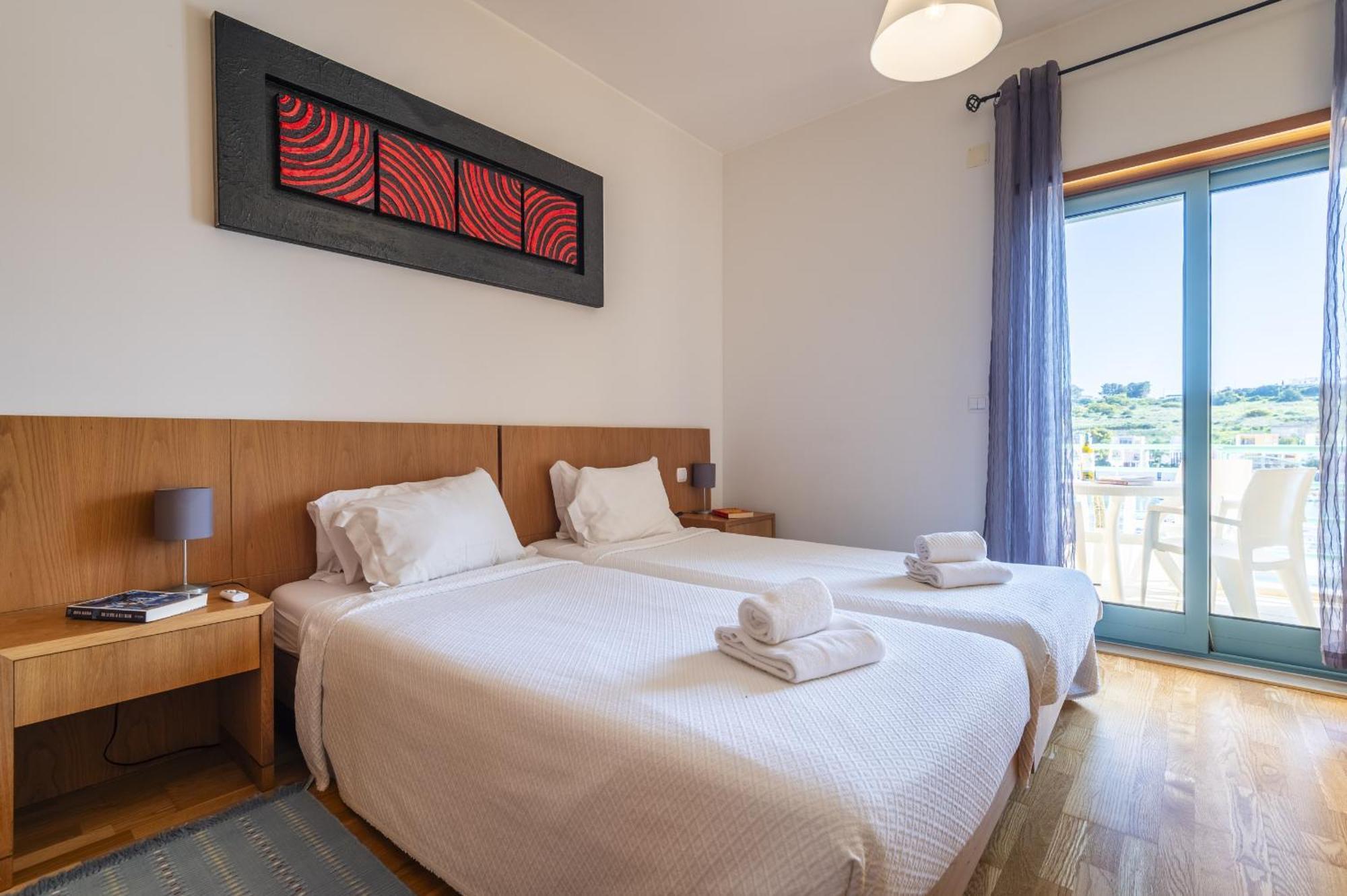 Marina Breeze Apartment With Pool - 900M From The Beach Albufeira Dış mekan fotoğraf
