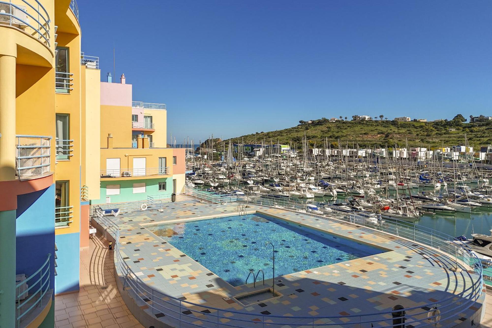 Marina Breeze Apartment With Pool - 900M From The Beach Albufeira Dış mekan fotoğraf