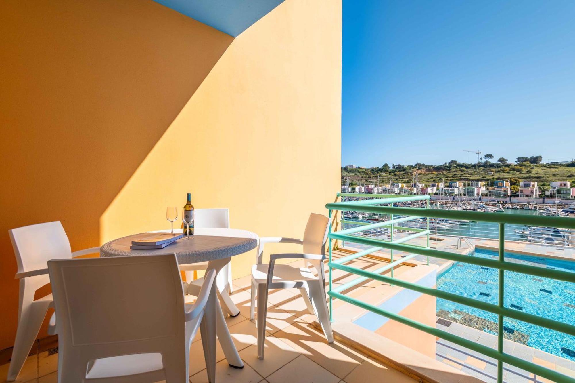 Marina Breeze Apartment With Pool - 900M From The Beach Albufeira Dış mekan fotoğraf