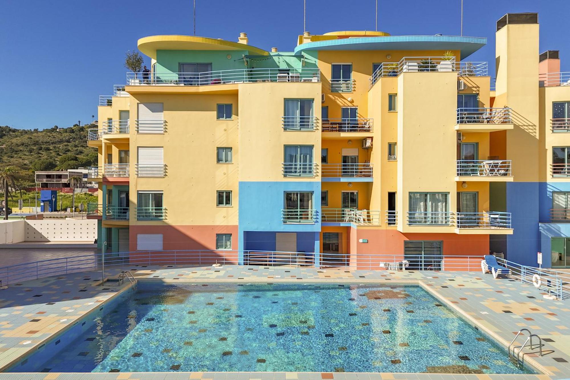 Marina Breeze Apartment With Pool - 900M From The Beach Albufeira Dış mekan fotoğraf